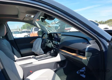 2024 Toyota Grand Highlander Xle/Limited/Platinum z USA, uszkodzony, nr VIN 5TDAAAB53RS058274